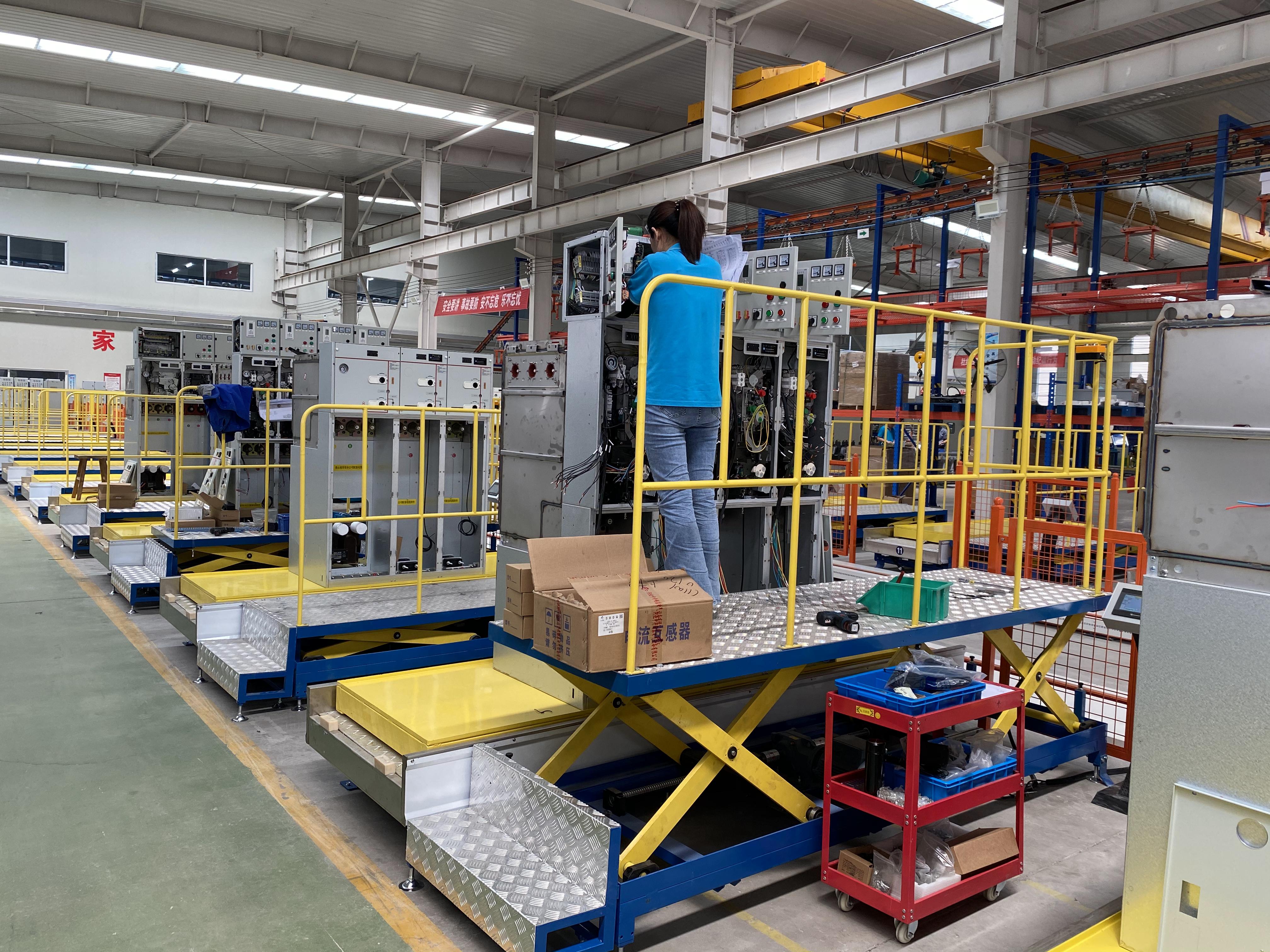 Ring main unit lifting assembly workstation